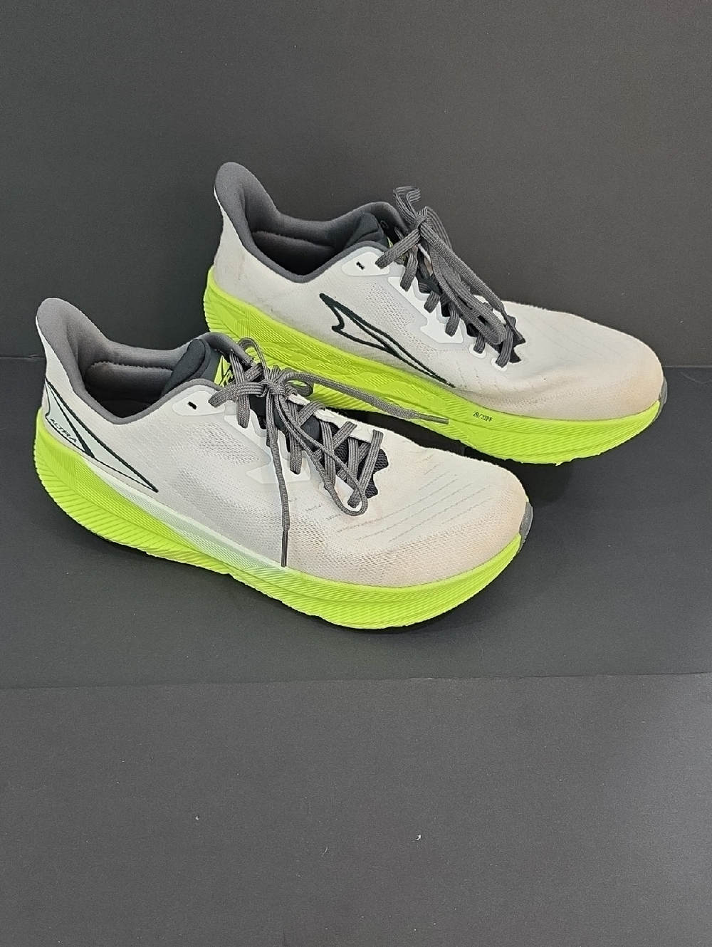 Altra Experience Flow Mens White Gray Shoes with Neon Green Sole Size 10
